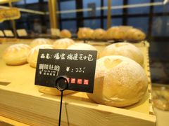 爆浆榴莲芝士包-啊噗吐呦现场烘焙(麦凯乐店)