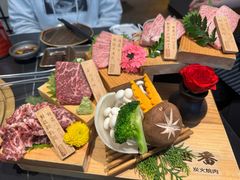 -山川小町·极番烧肉(新地假日广场店)