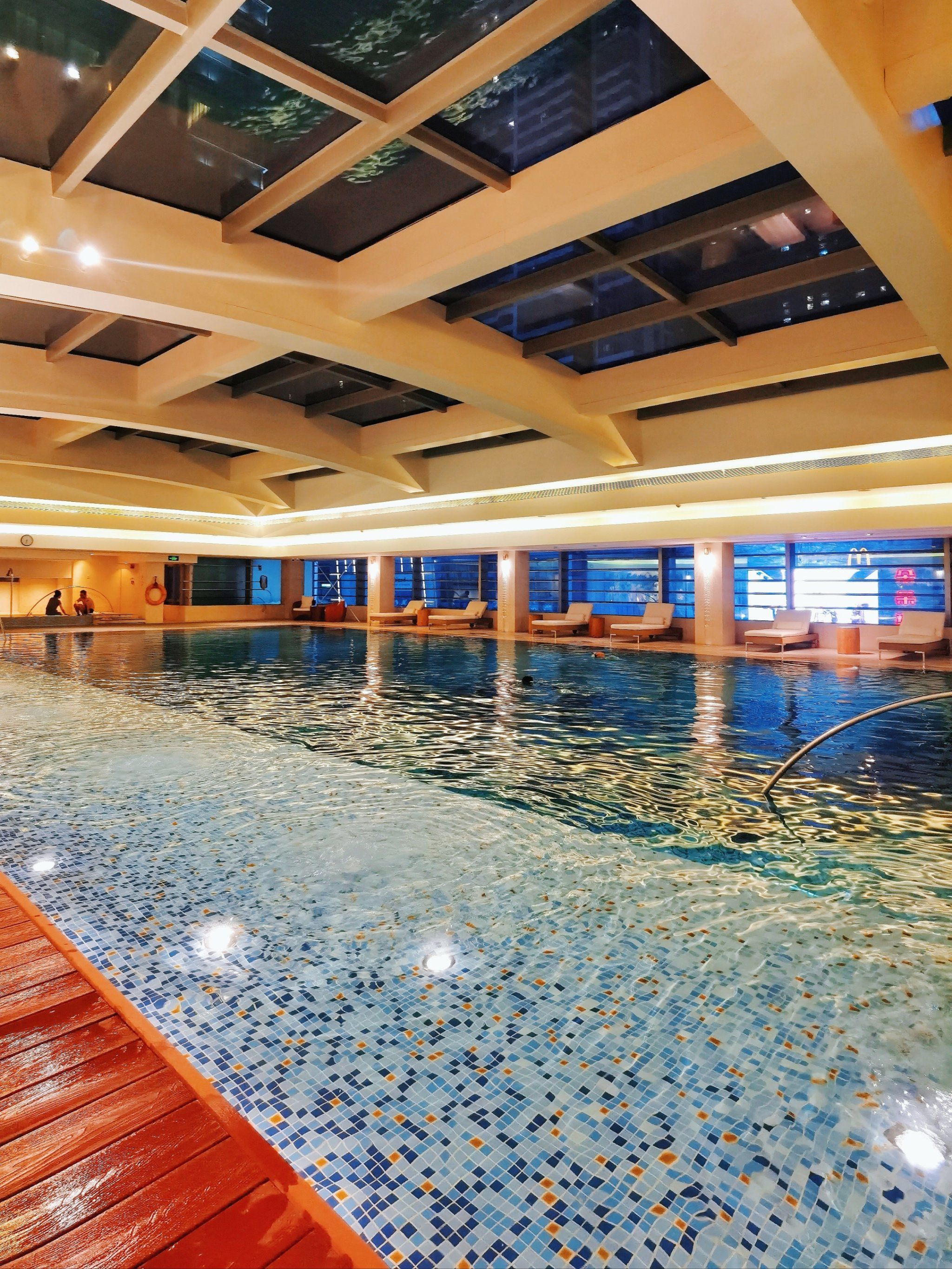 冬天的室内运动,游泳肯定是很好的一个啦!