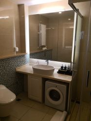 -海豚湾高端月子会所(黄浦店)