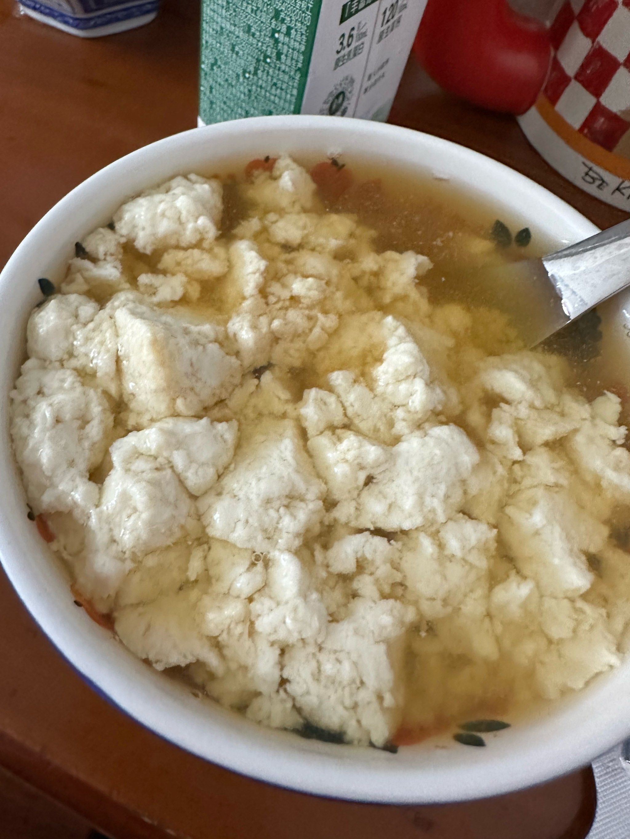去临沂找闺蜜玩,早餐闺蜜给买了豆腐脑,我这一看,不对啊,怎么是这样啊