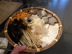 -尚尚仙·酸汤猪手·猪肚鸡火锅(华联万柳购物中心店)
