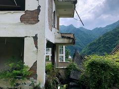 -四川汶川特大地震漩口中学遗址