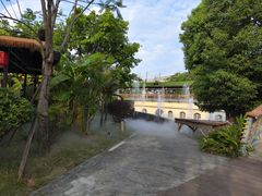 -茅草房·河畔园林火锅