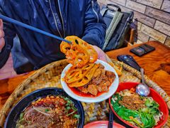 -爆炸头阿姨小四川正宗川味小吃(无任何分店)