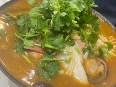 招牌炸酱小锅米线-肥汁米蘭香港米线(长宁来福士店)