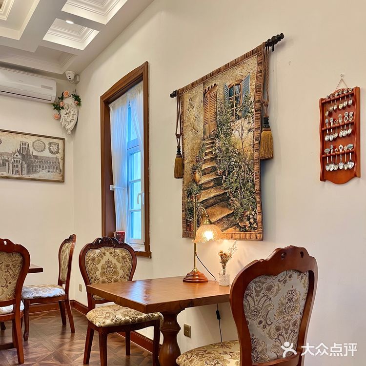 小院里的午后时光