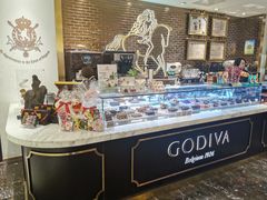 面包甜点陈列柜-GODIVA(王府井apm店)
