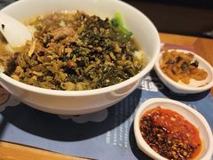 -呷佬·长沙手工米粉(金沙江路店)
