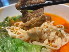 番茄黑椒牛排面-康師傅私房牛肉面(浦机三店)