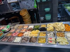 -愉肴麻辣香锅(中山路店)