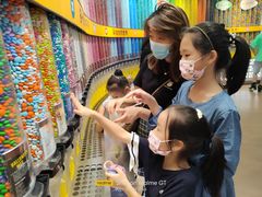 -m豆巧克力世界(上海世茂广场店)