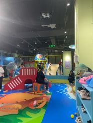 -咘隆家族儿童乐园(凯旋广场店)