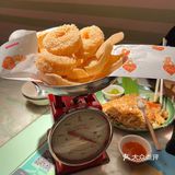 放PP新歌的泰国料理