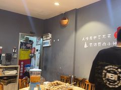 -老街烧烤大排档·地道湖北菜·龙虾馆(汉口火车站店)