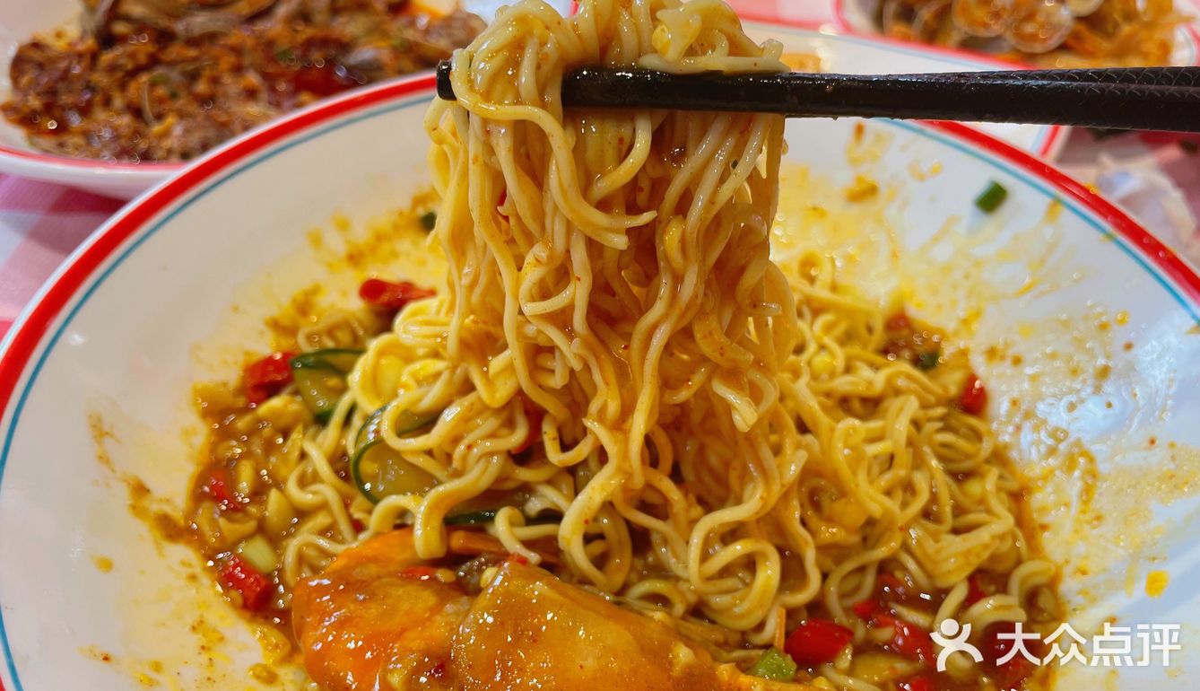 服了！长沙这家店的招牌咖喱罗氏虾怎么这么好 吃