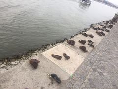 -多瑙河畔鞋履雕塑