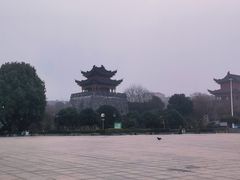 -巴陵广场