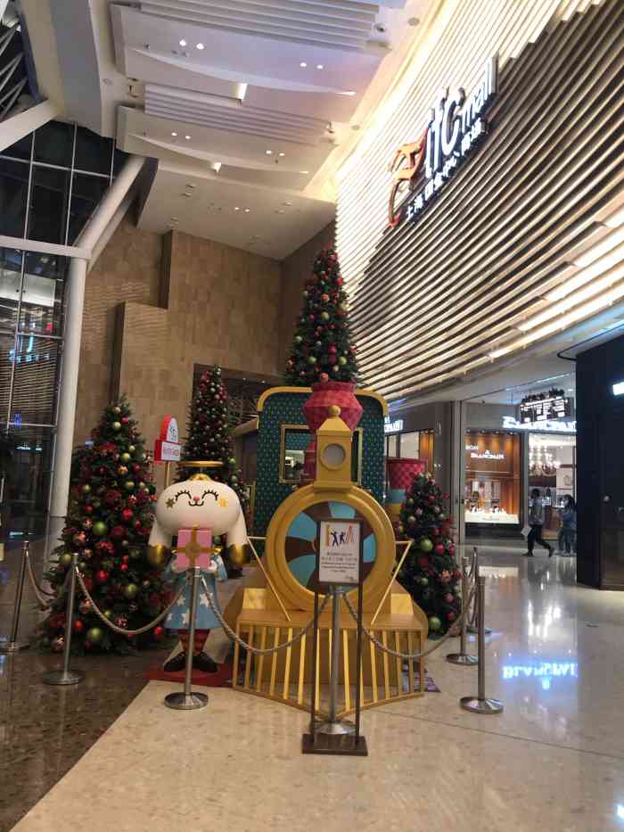 lv路易威登(国金中心店)-"体验感太差 昨天下午陪我朋友3个人一起去.