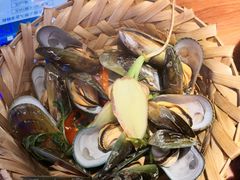 高压锅蒸新西兰青口-千岛蚝高压锅生蚝·人参火锅(白云万达店)