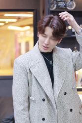 -一家只做男发烫染的店