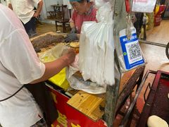 自助取餐区-老西关黄老太牛肉烧饼