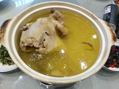 石斛炖鸡汤-源牌酒店·家常六安菜