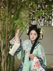 -一揽芳华汉服旗袍体验馆(拙政园店)