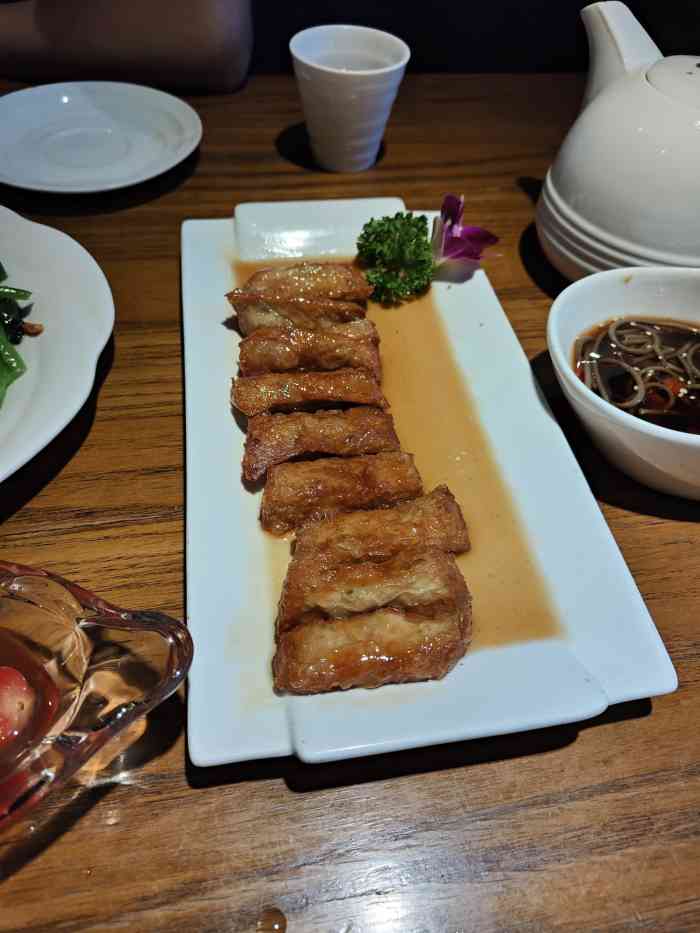 食方缘·素食(五羊别墅店"位置:寺右南二街[薄荷]环境 市中.