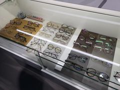 -提一眼镜·蔡司·依视路(小寨店)