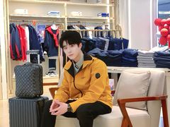 -王府井百货熙地港店