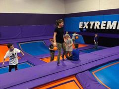 -反弹空间蹦床主题乐园