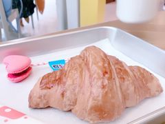 杏仁可颂-WHEN PIGS FLY当猪飞