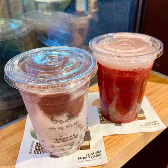 五十度灰杯子很大啊真的很大的一杯拍照的时候还得拿稳深怕一不小心就