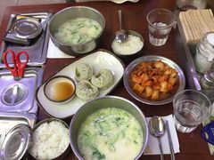 牛膝骨雪浓汤-神仙雪浓汤(明洞店)