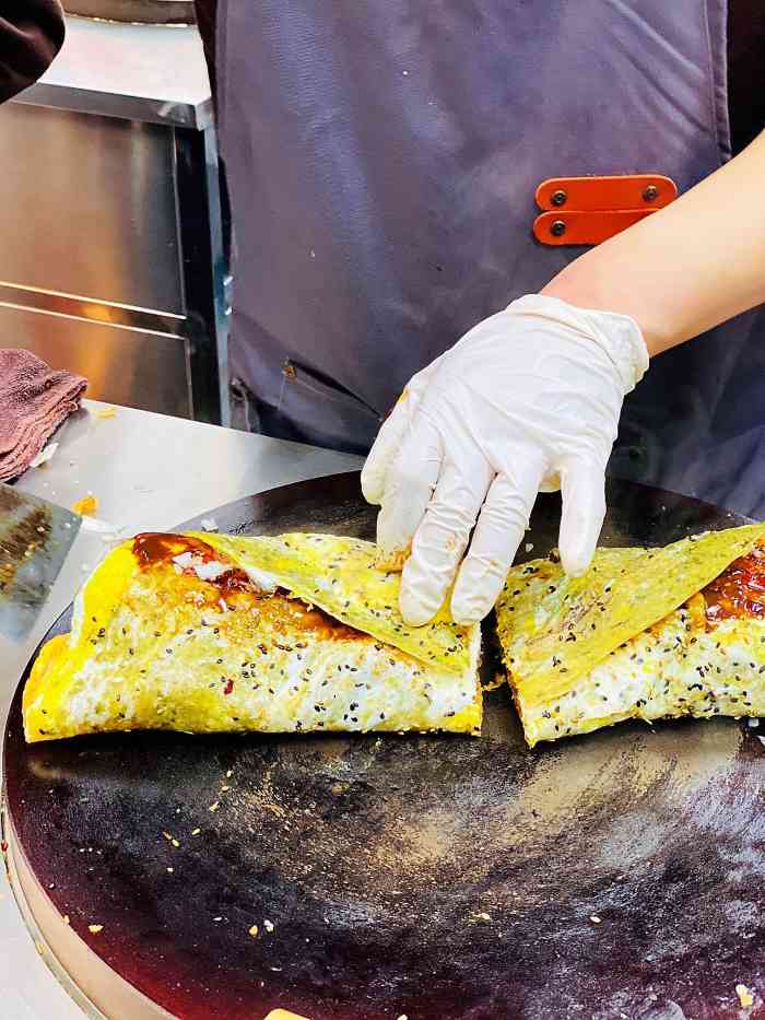 南楼煎饼(南锣鼓巷店)-"纯粹奔着天津南楼煎饼招牌去的,从望京跑过.