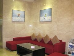 大堂一角的沙发-美仑皓晖酒店