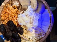 -尚尚仙·酸汤猪手·猪肚鸡火锅(华联万柳购物中心店)