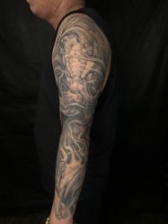 -鳌首刺青纹身 穿孔饰品店