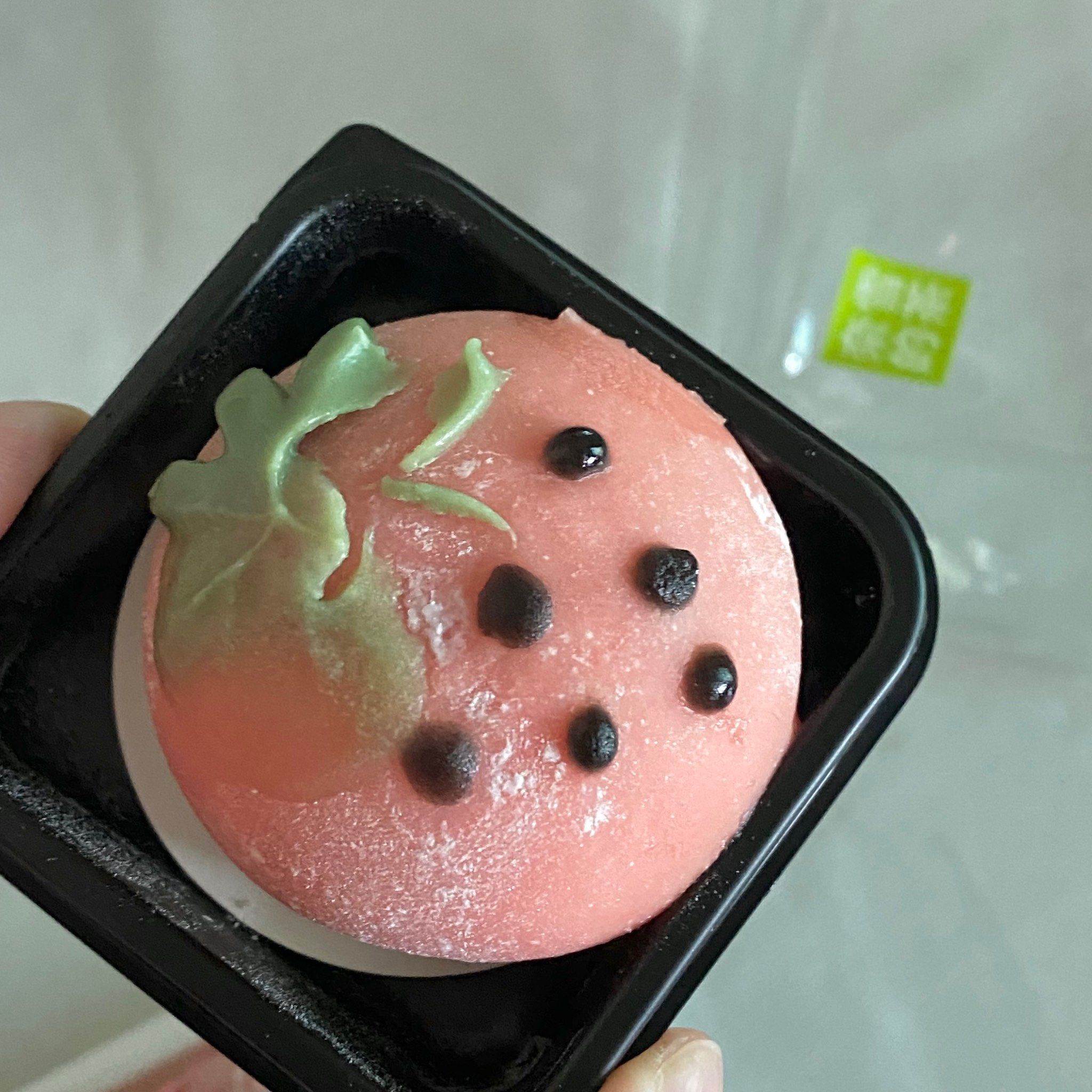 草莓口味很香甜搭配奶油 口感非常厚实细腻 完全符合我的口味 很适合