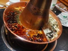 -果松木炭酸菜铜火锅·外婆参鸡汤