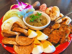 -Chom Cafe and Restaurant