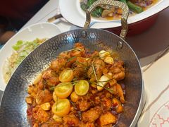 -阿瓦山寨·湘菜现炒·剁椒鱼头王(咸阳总店)