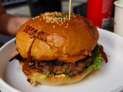 美式经典牛肉汉堡-shark burger·鲨鱼汉堡(交子大道店)