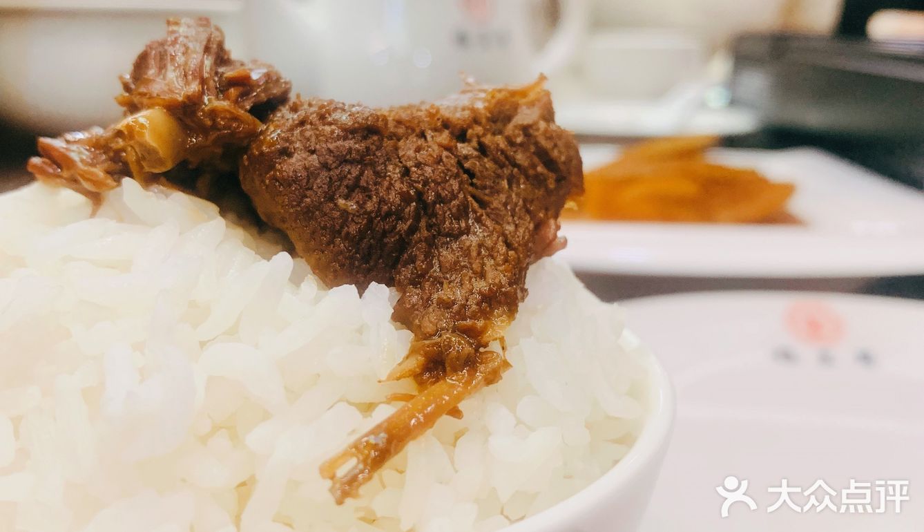 朋友今年想给家人订一桌不一样的年夜饭，他说有一家新开