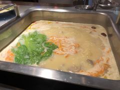 -尚尚仙·酸汤猪手·猪肚鸡火锅(华联万柳购物中心店)