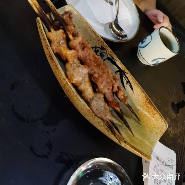 这家店已经光顾多次，最喜欢大盘鸡和羊肉串