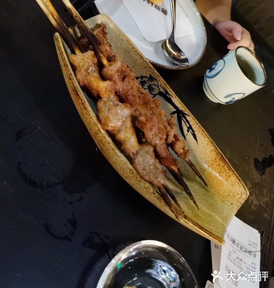 这家店已经光顾多次，最喜欢大盘鸡和羊肉串