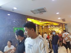 -布罗城堡自助烧烤(鸿通城购物中心店)