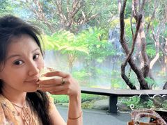 -Chom Cafe and Restaurant